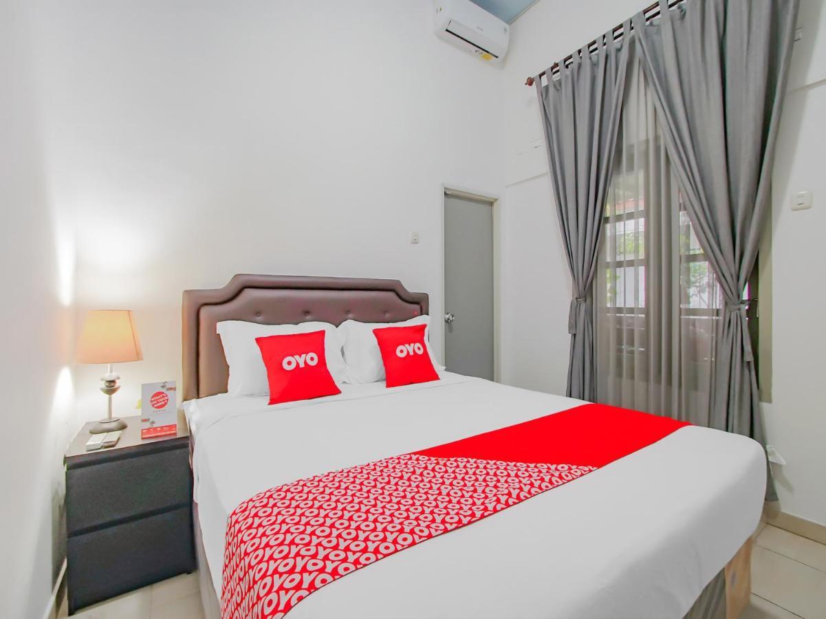 Oyo 3371 Omah Saras Family Hotel Маланг Екстериор снимка