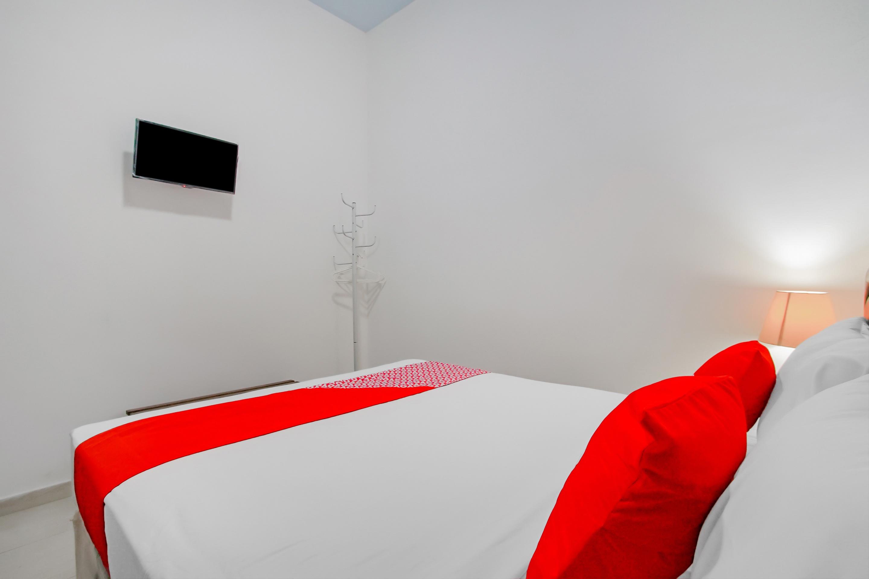 Oyo 3371 Omah Saras Family Hotel Маланг Екстериор снимка