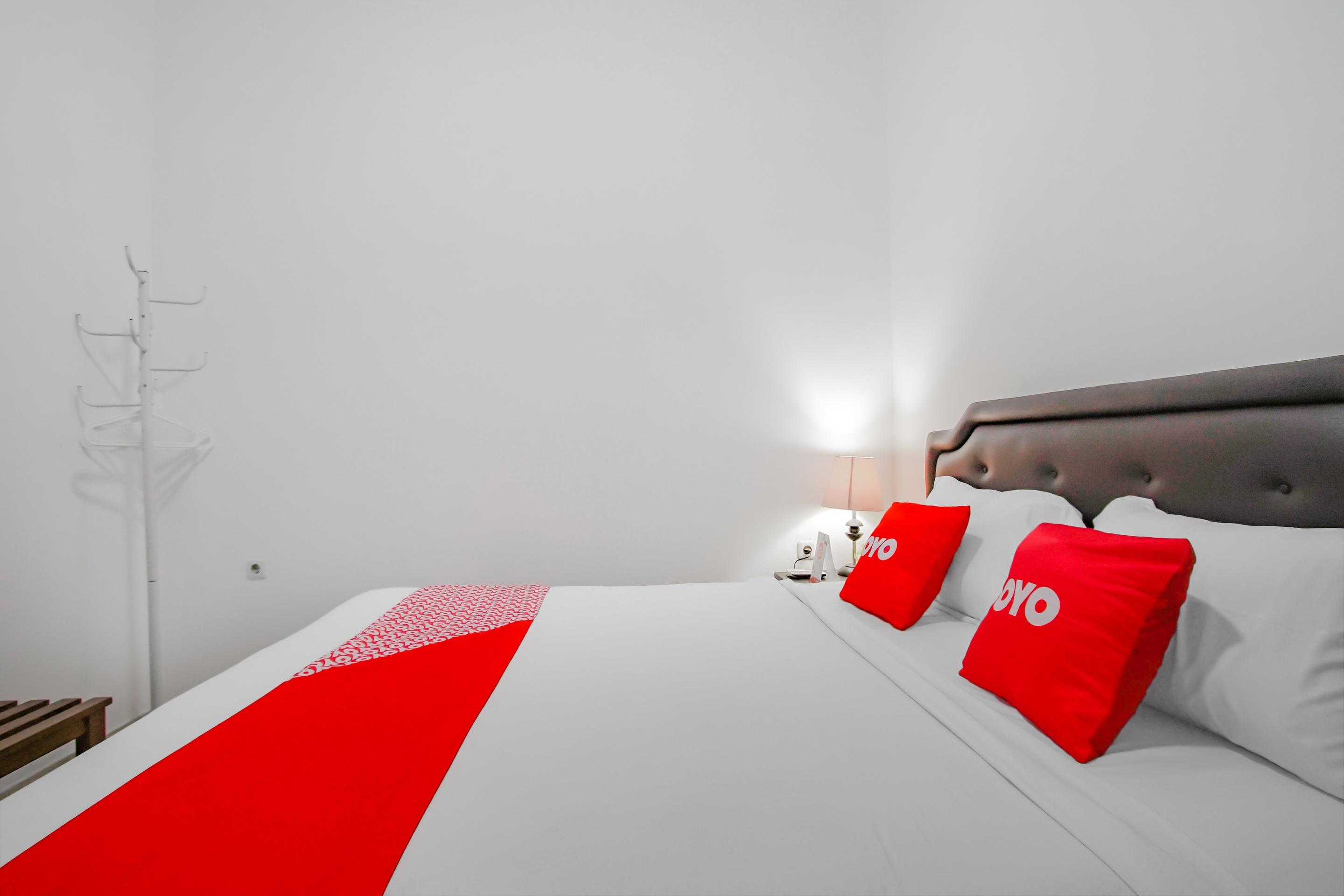 Oyo 3371 Omah Saras Family Hotel Маланг Екстериор снимка