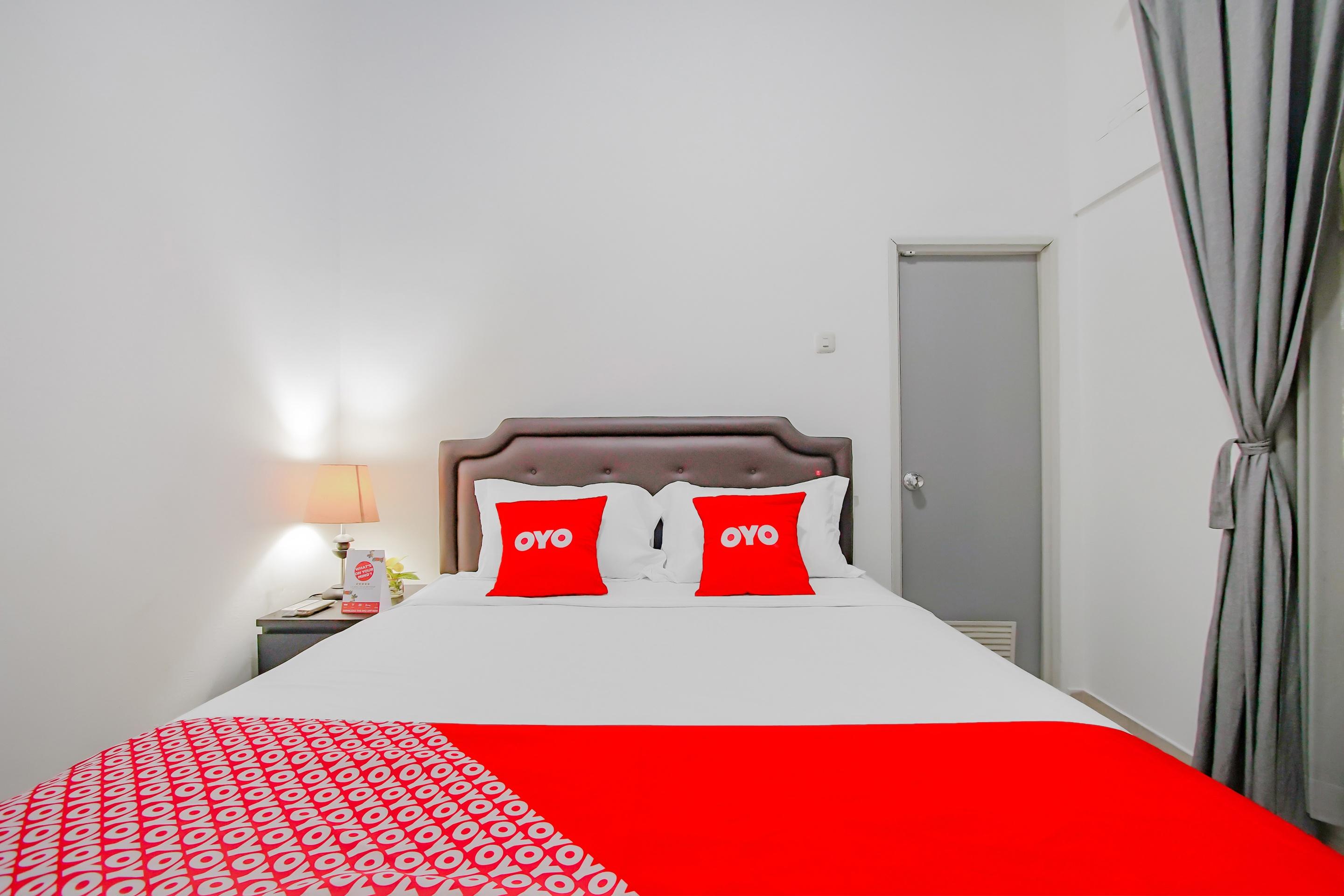 Oyo 3371 Omah Saras Family Hotel Маланг Екстериор снимка