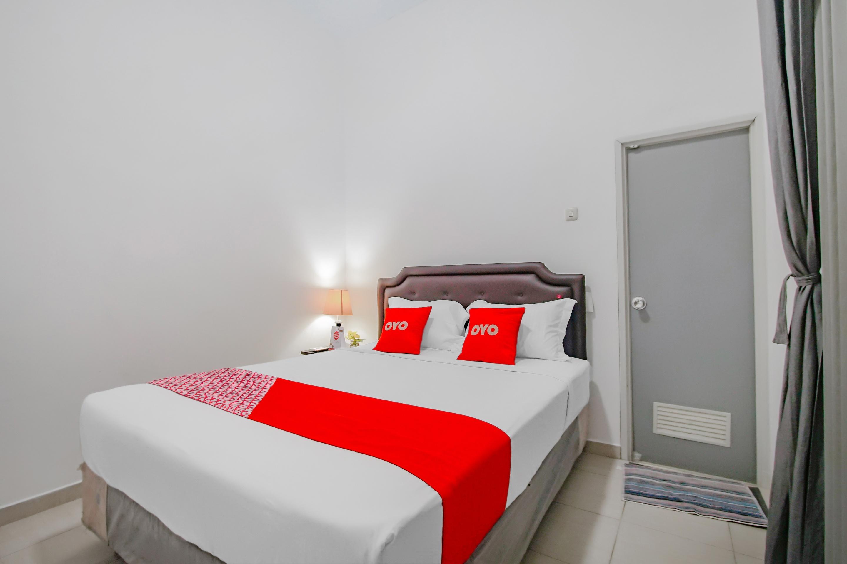 Oyo 3371 Omah Saras Family Hotel Маланг Екстериор снимка