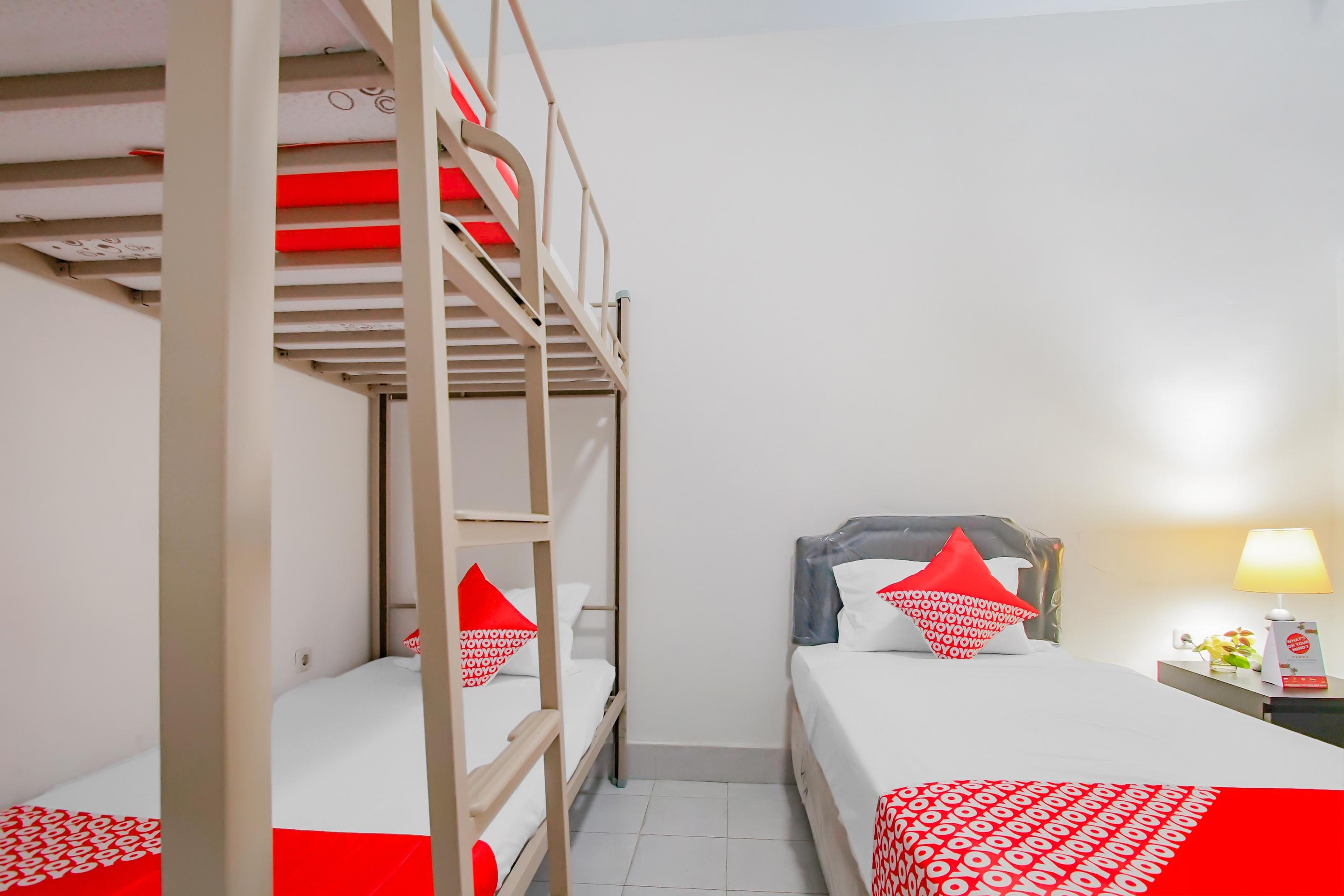 Oyo 3371 Omah Saras Family Hotel Маланг Екстериор снимка