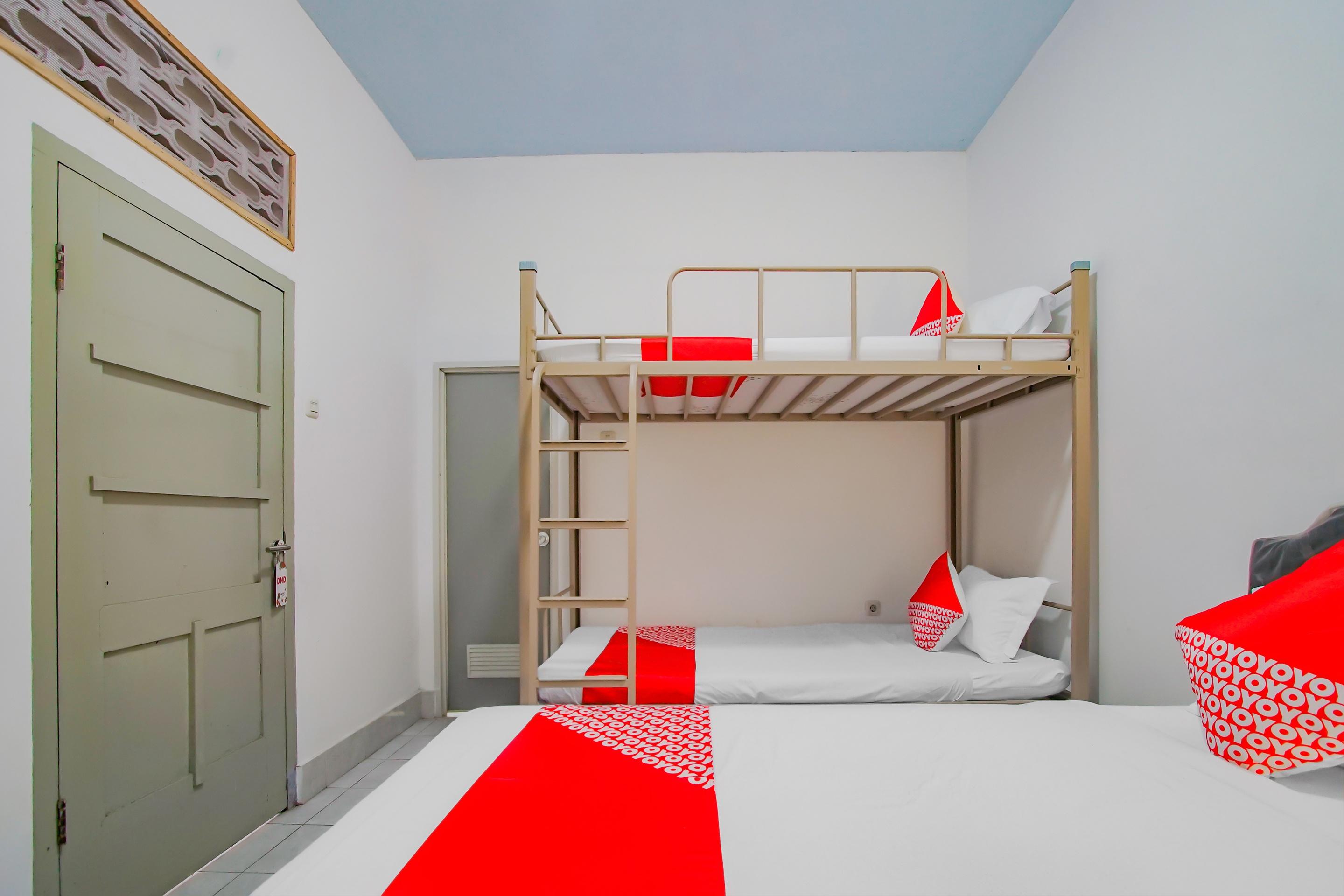 Oyo 3371 Omah Saras Family Hotel Маланг Екстериор снимка