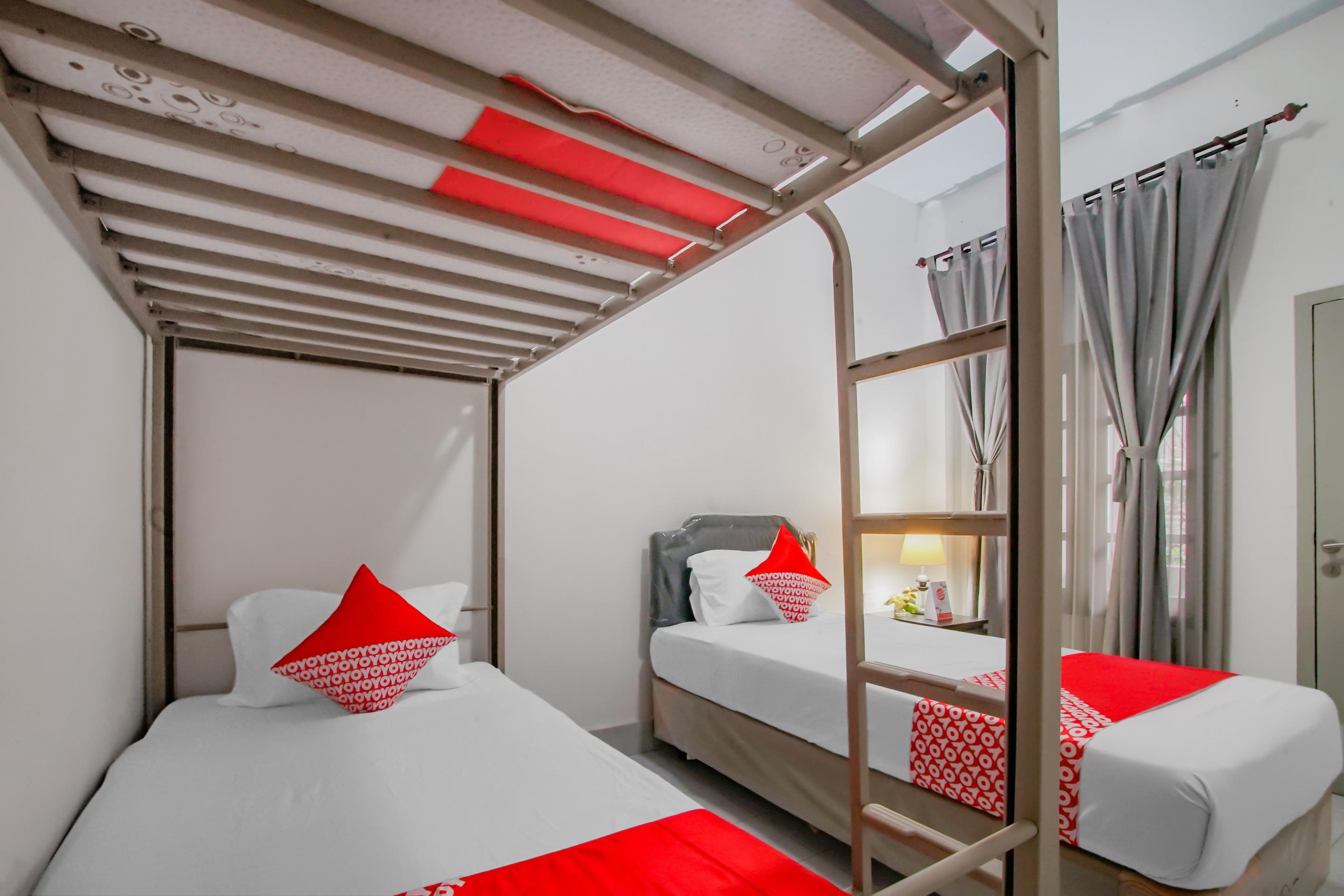Oyo 3371 Omah Saras Family Hotel Маланг Екстериор снимка