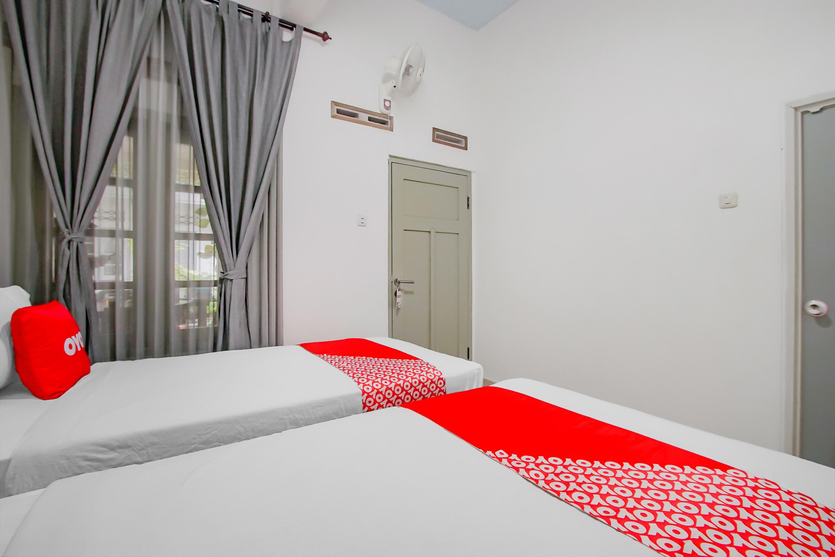 Oyo 3371 Omah Saras Family Hotel Маланг Екстериор снимка