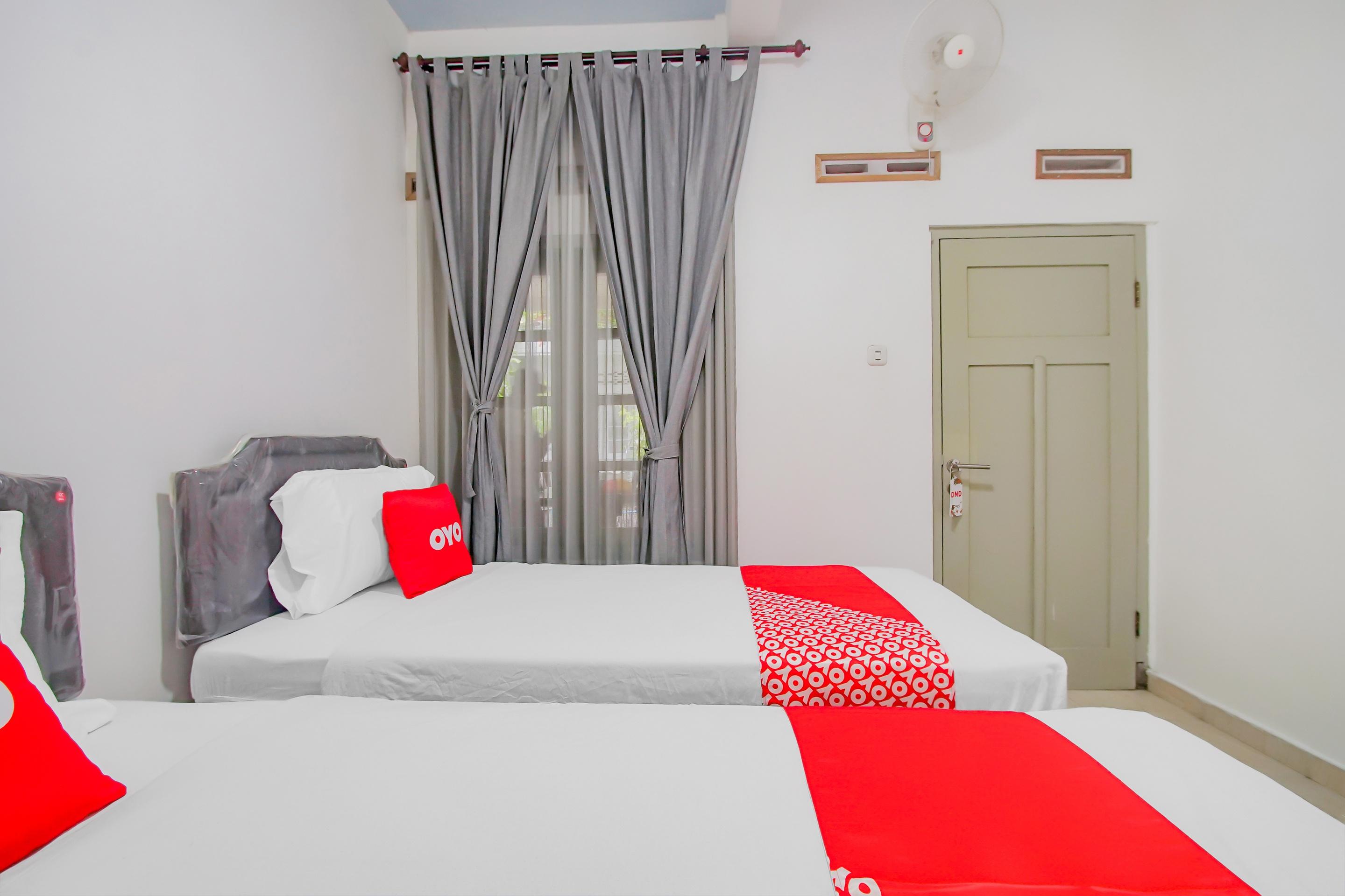 Oyo 3371 Omah Saras Family Hotel Маланг Екстериор снимка