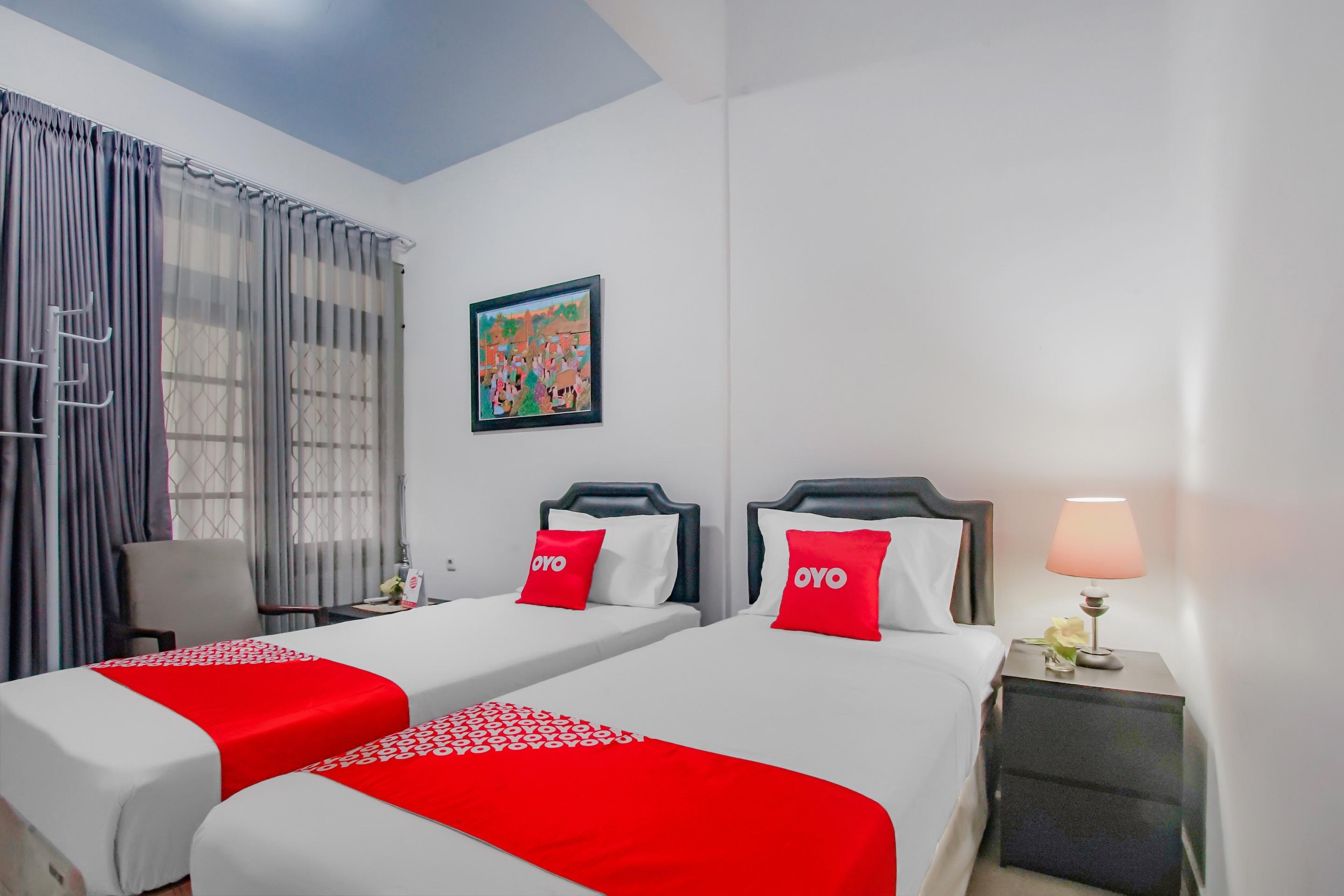 Oyo 3371 Omah Saras Family Hotel Маланг Екстериор снимка