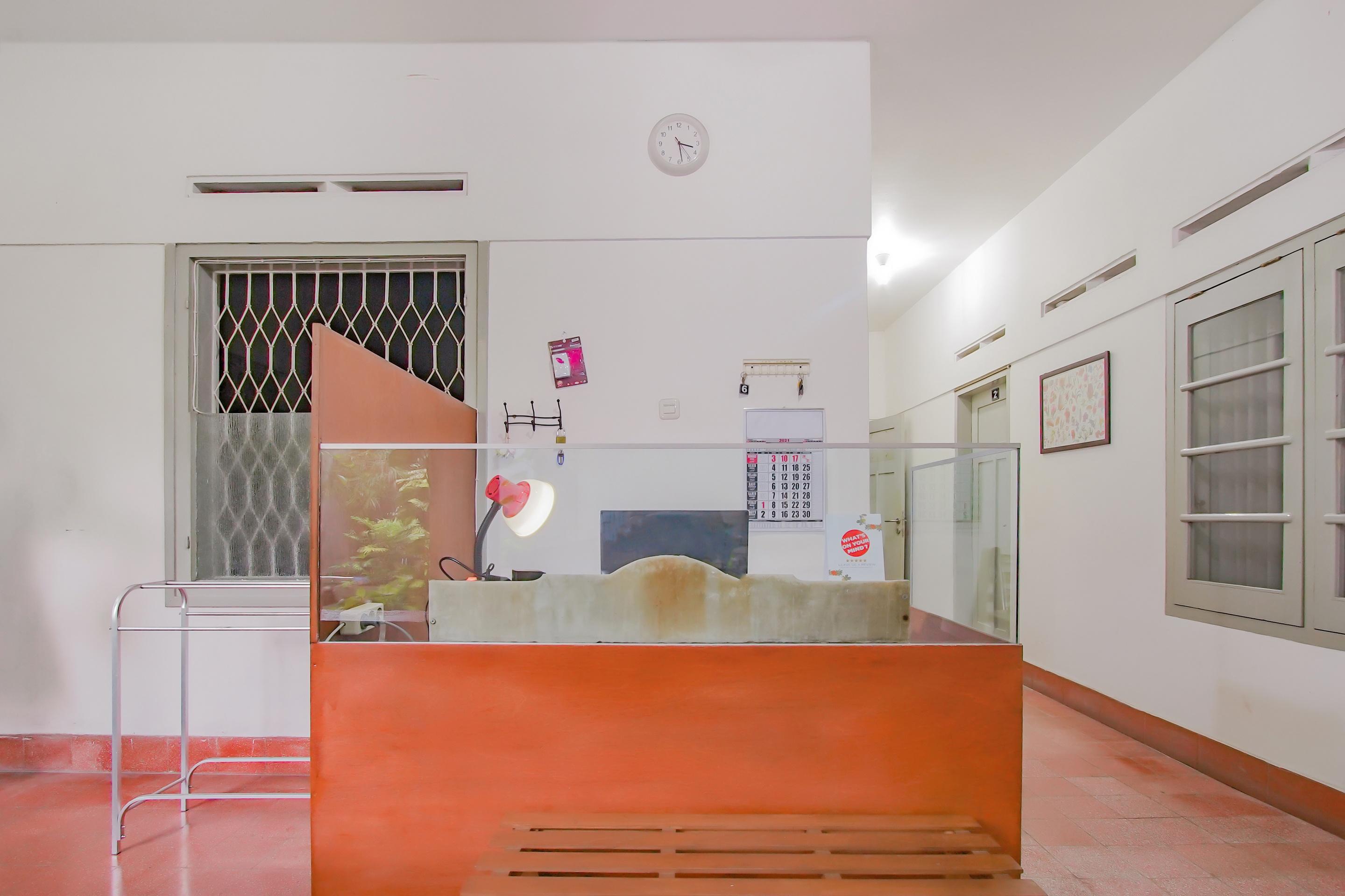 Oyo 3371 Omah Saras Family Hotel Маланг Екстериор снимка