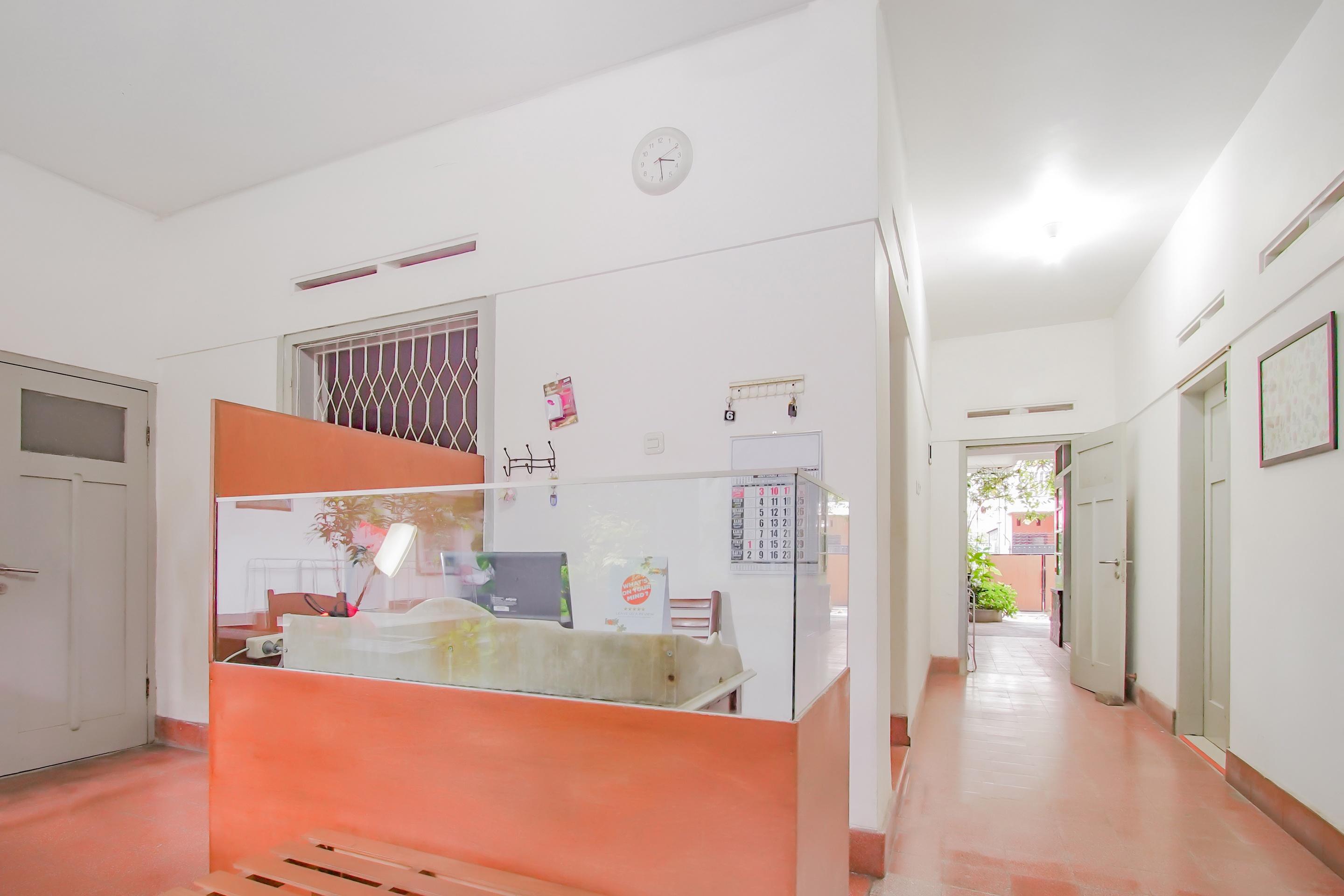 Oyo 3371 Omah Saras Family Hotel Маланг Екстериор снимка